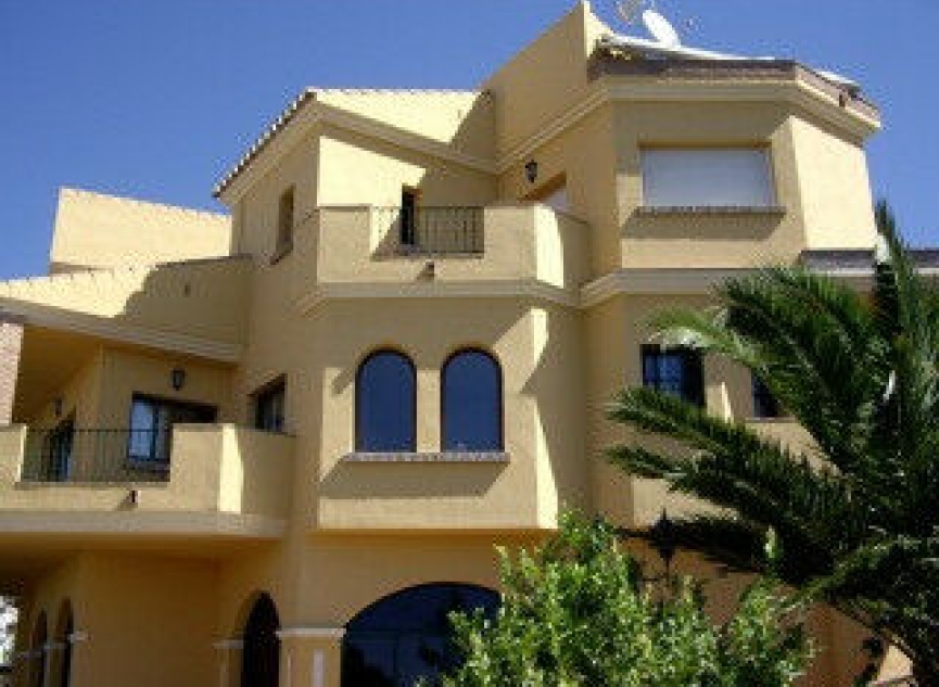 Resale - House -
La Cala del Moral