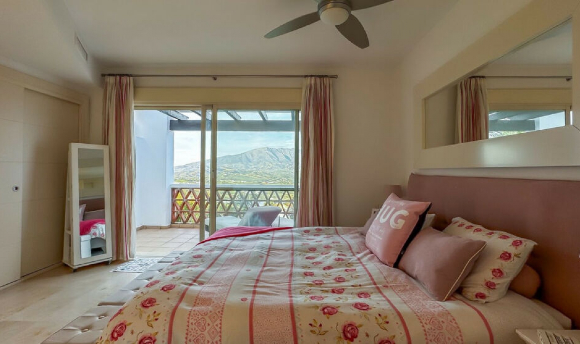 Resale - House -
La Cala Golf
