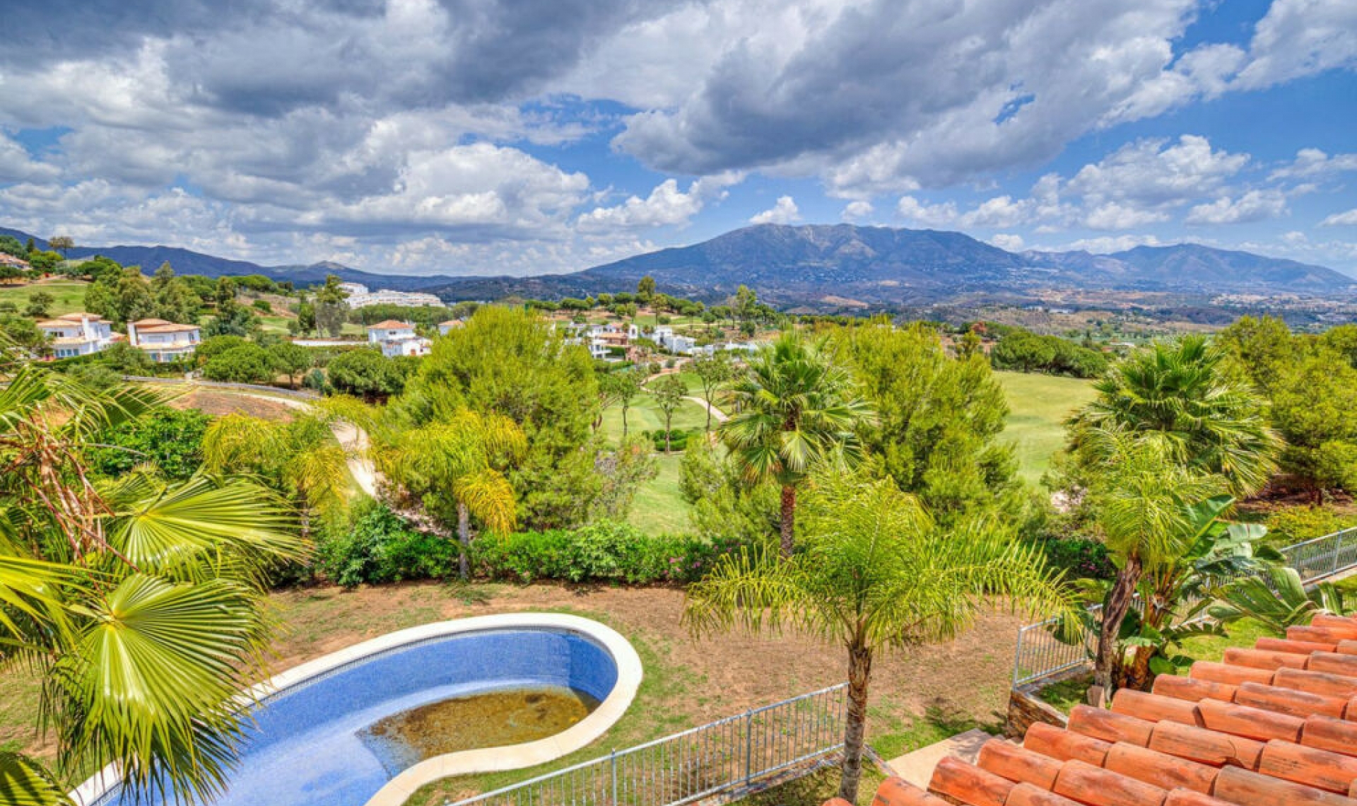 Resale - House -
La Cala Golf