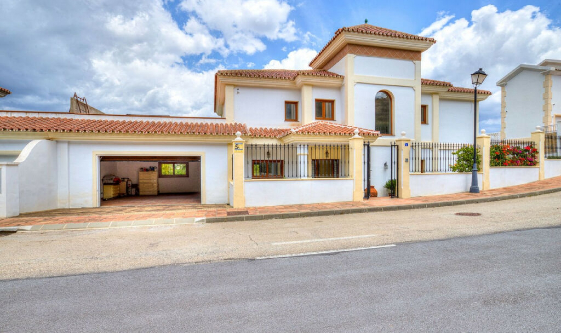 Resale - House -
La Cala Golf