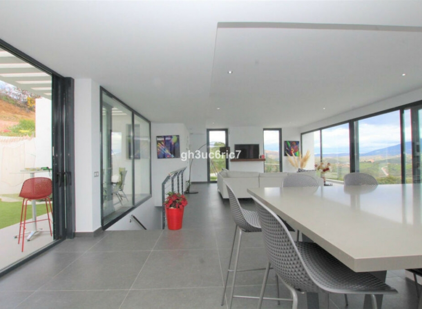 Resale - House -
La Cala Golf