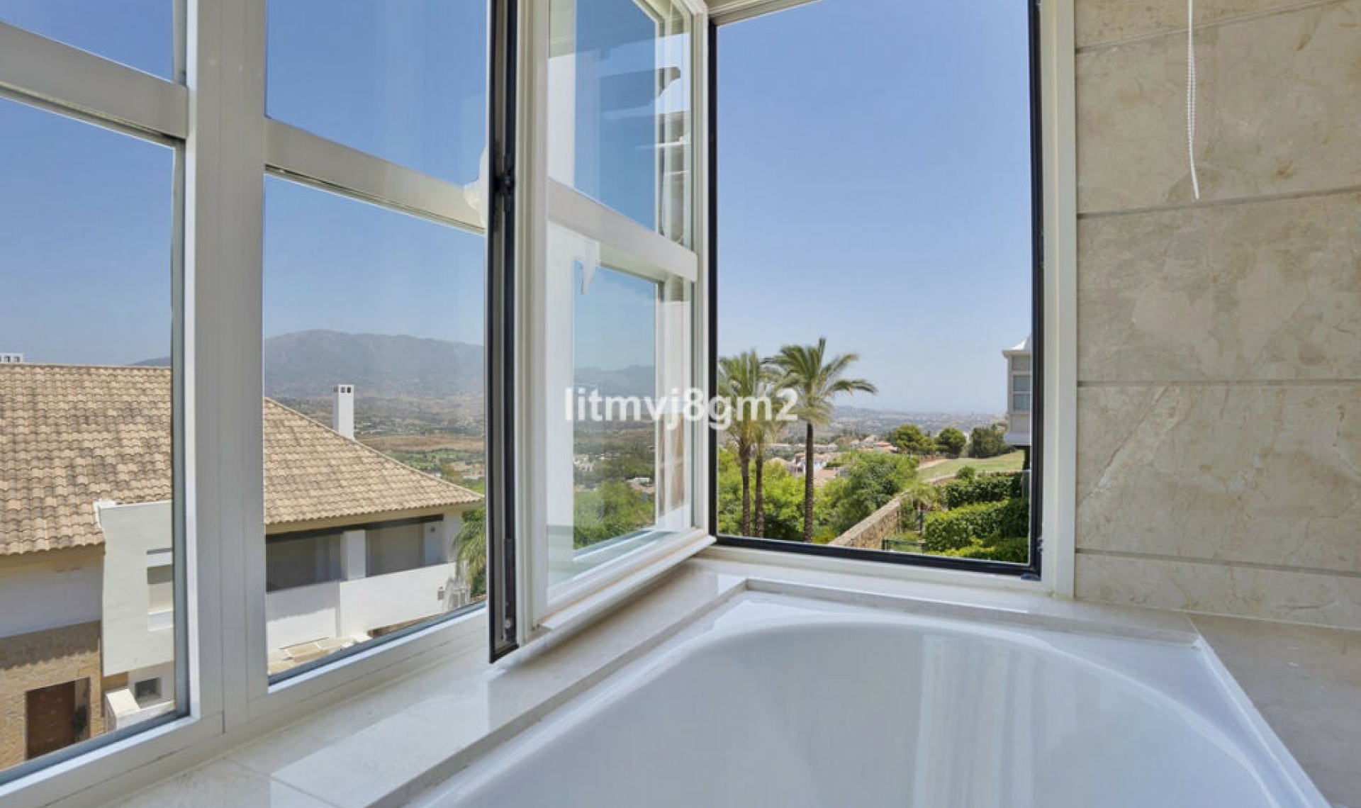 Resale - House -
La Cala Golf