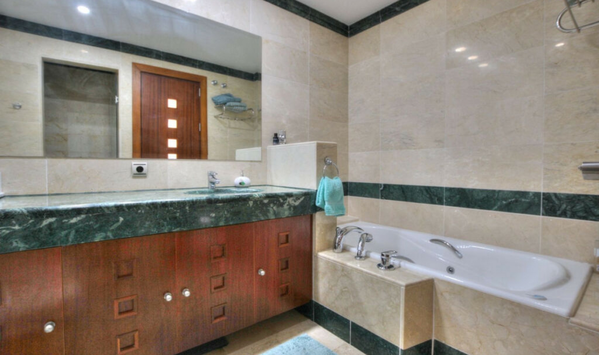 Resale - House -
La Cala Golf