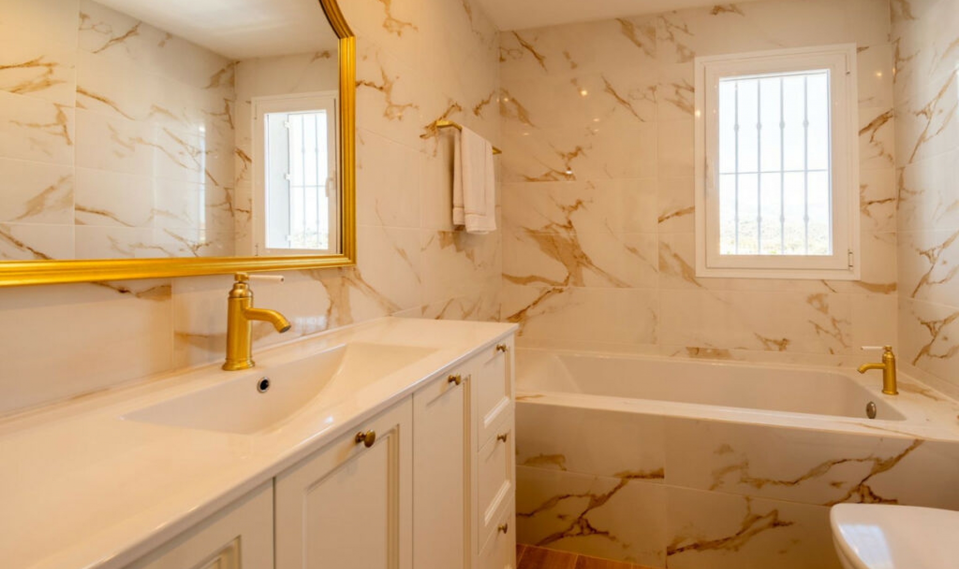 Resale - House -
La Cala Hills