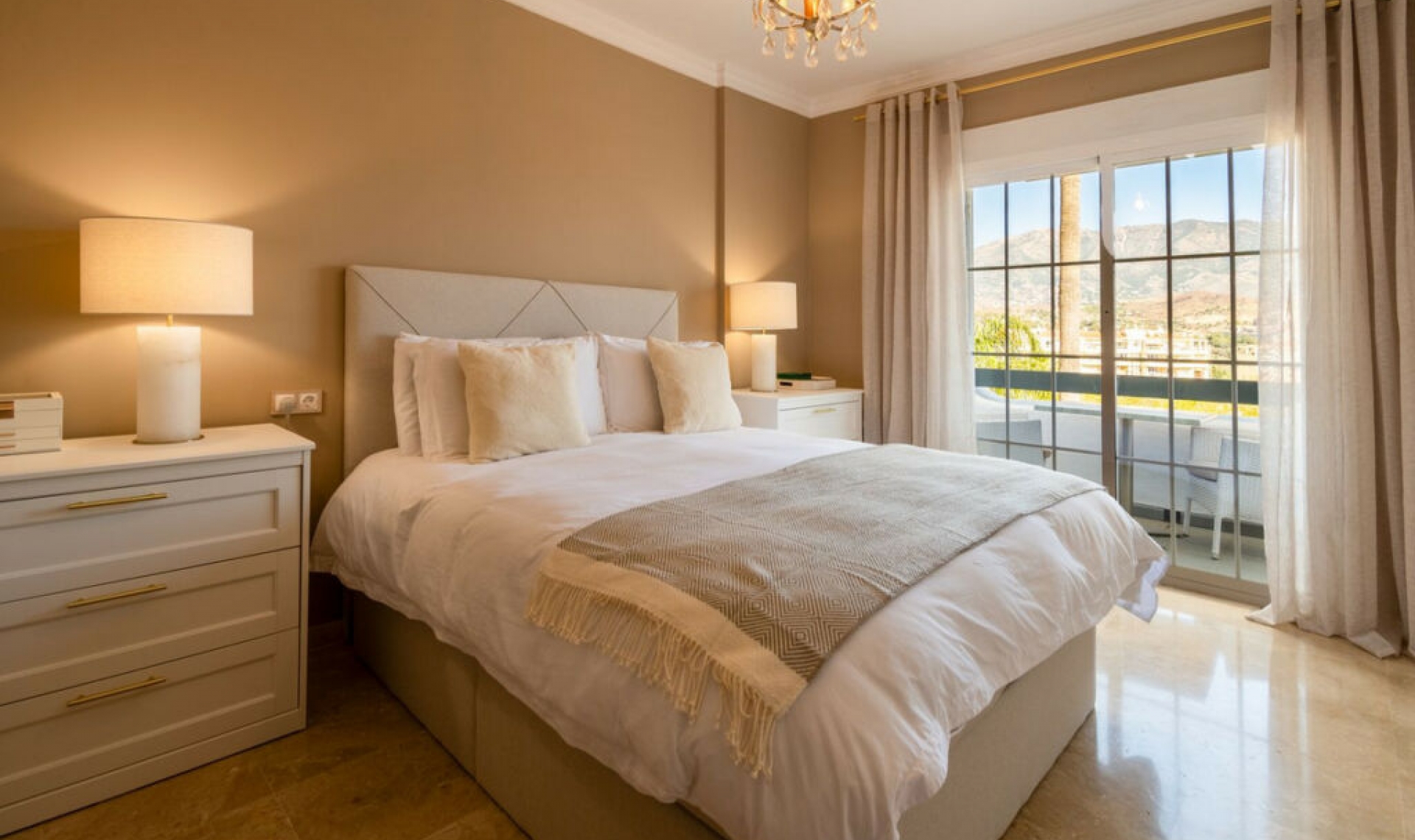 Resale - House -
La Cala Hills