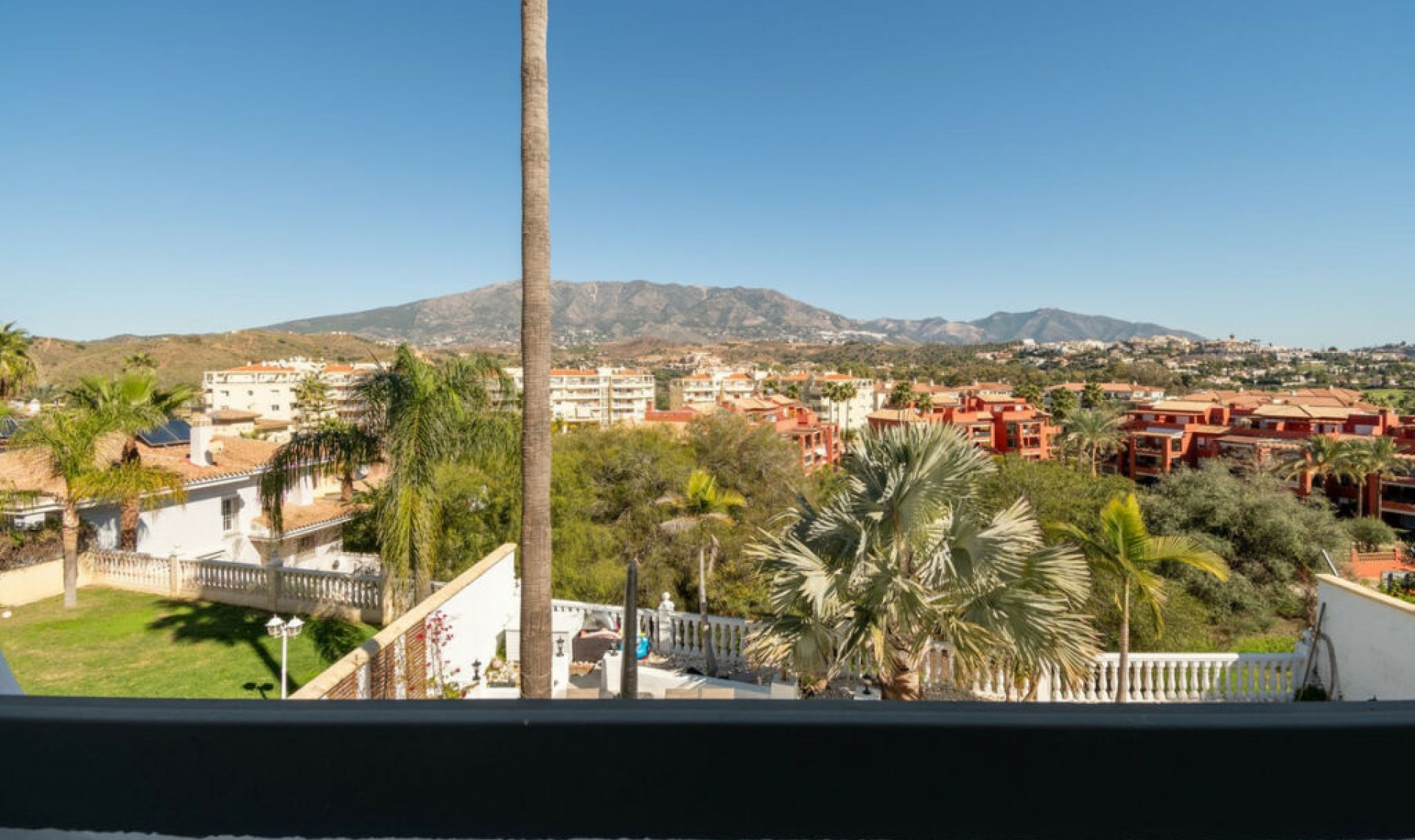 Resale - House -
La Cala Hills