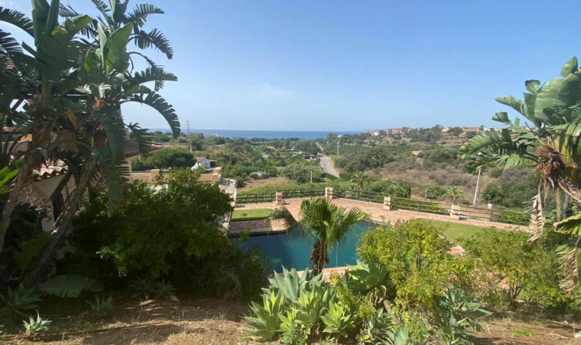 Resale - House -
La Cala