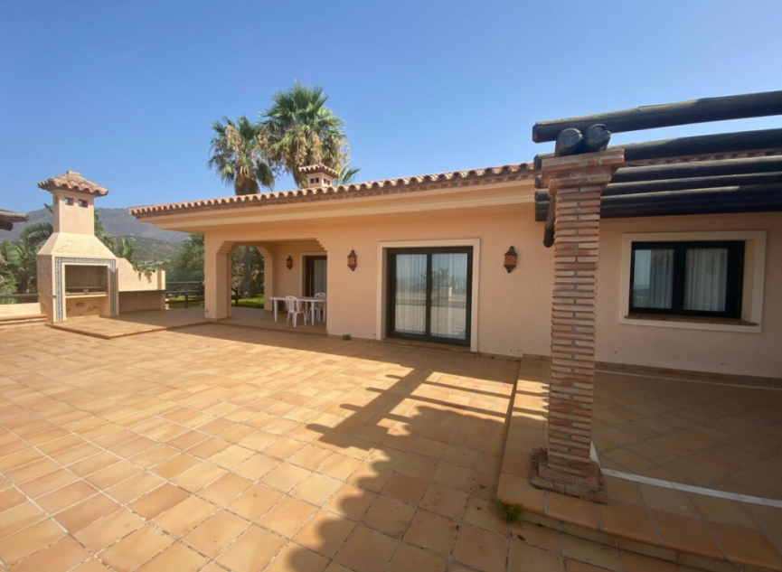 Resale - House -
La Cala