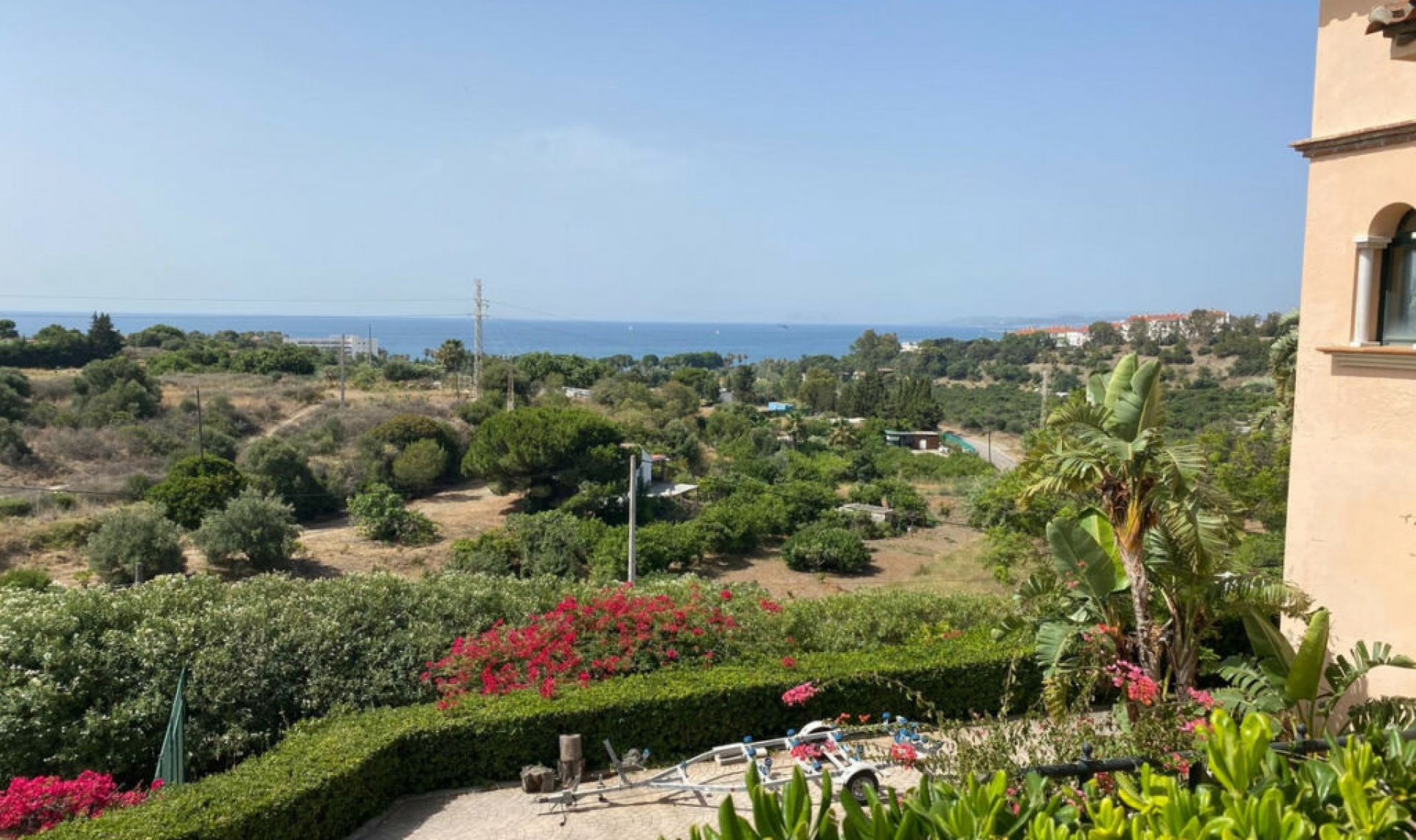 Resale - House -
La Cala