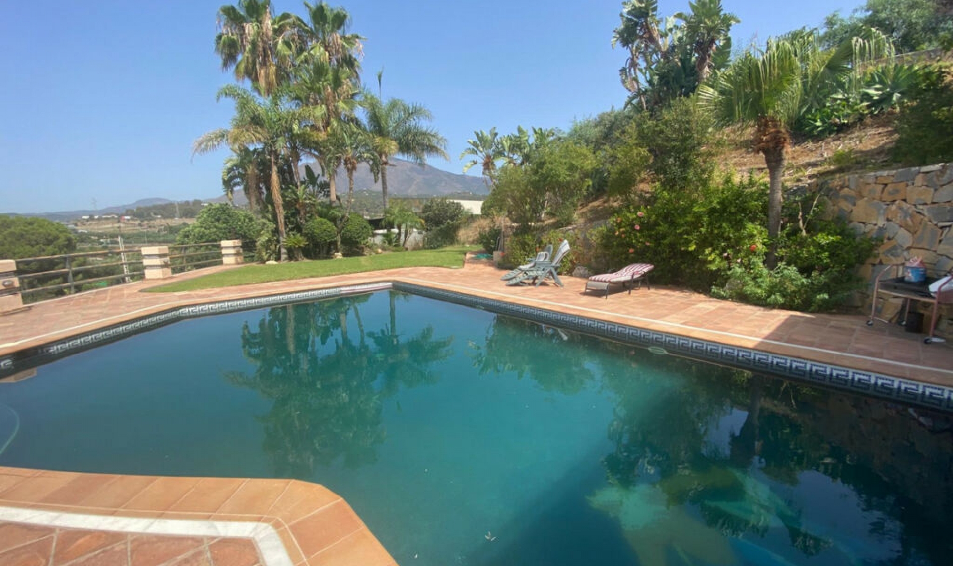 Resale - House -
La Cala