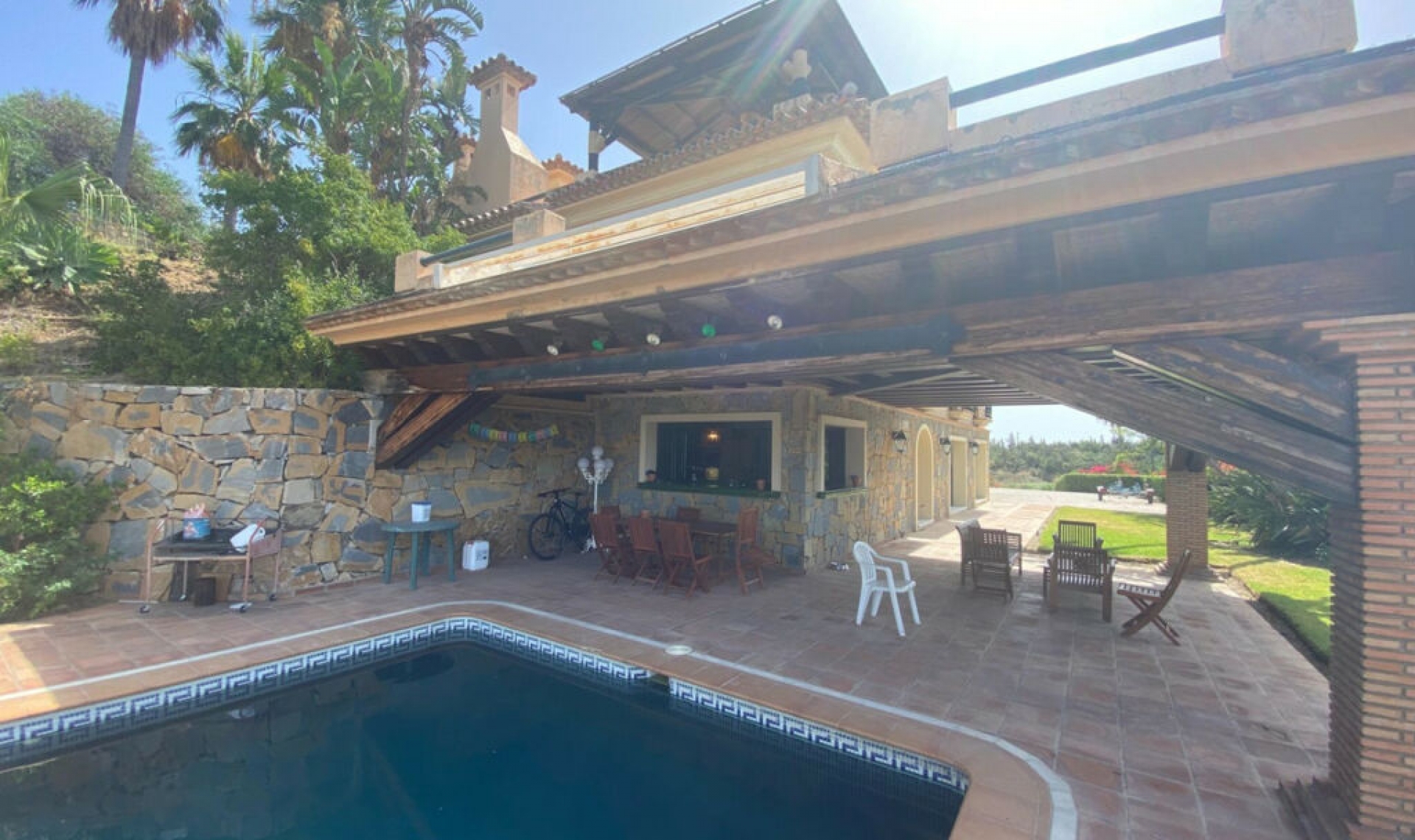 Resale - House -
La Cala