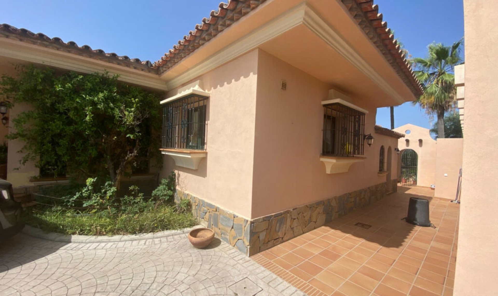 Resale - House -
La Cala