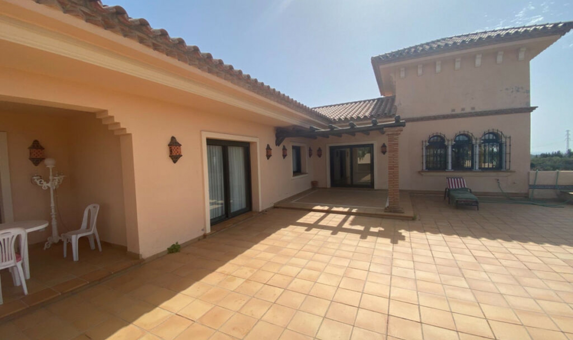 Resale - House -
La Cala
