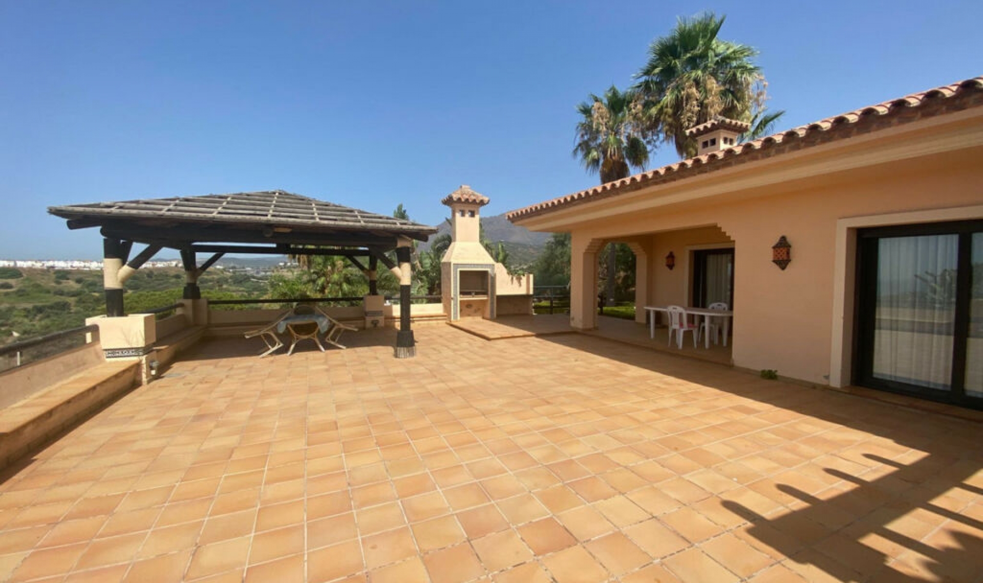 Resale - House -
La Cala