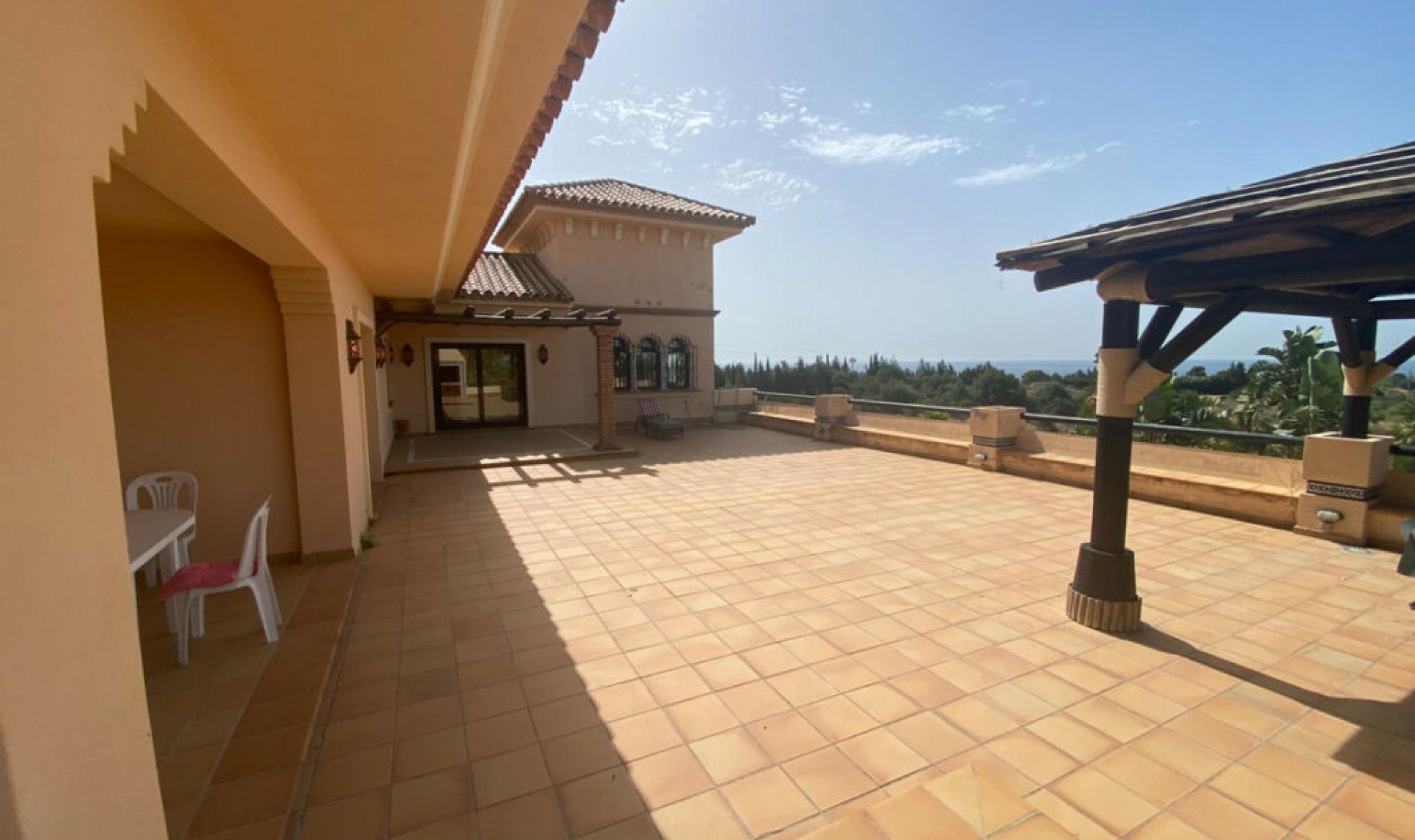 Resale - House -
La Cala