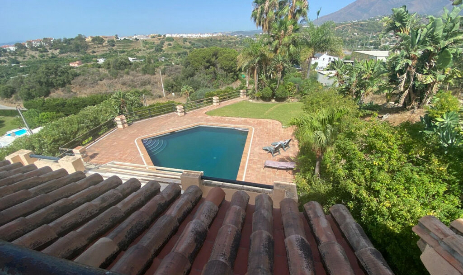 Resale - House -
La Cala