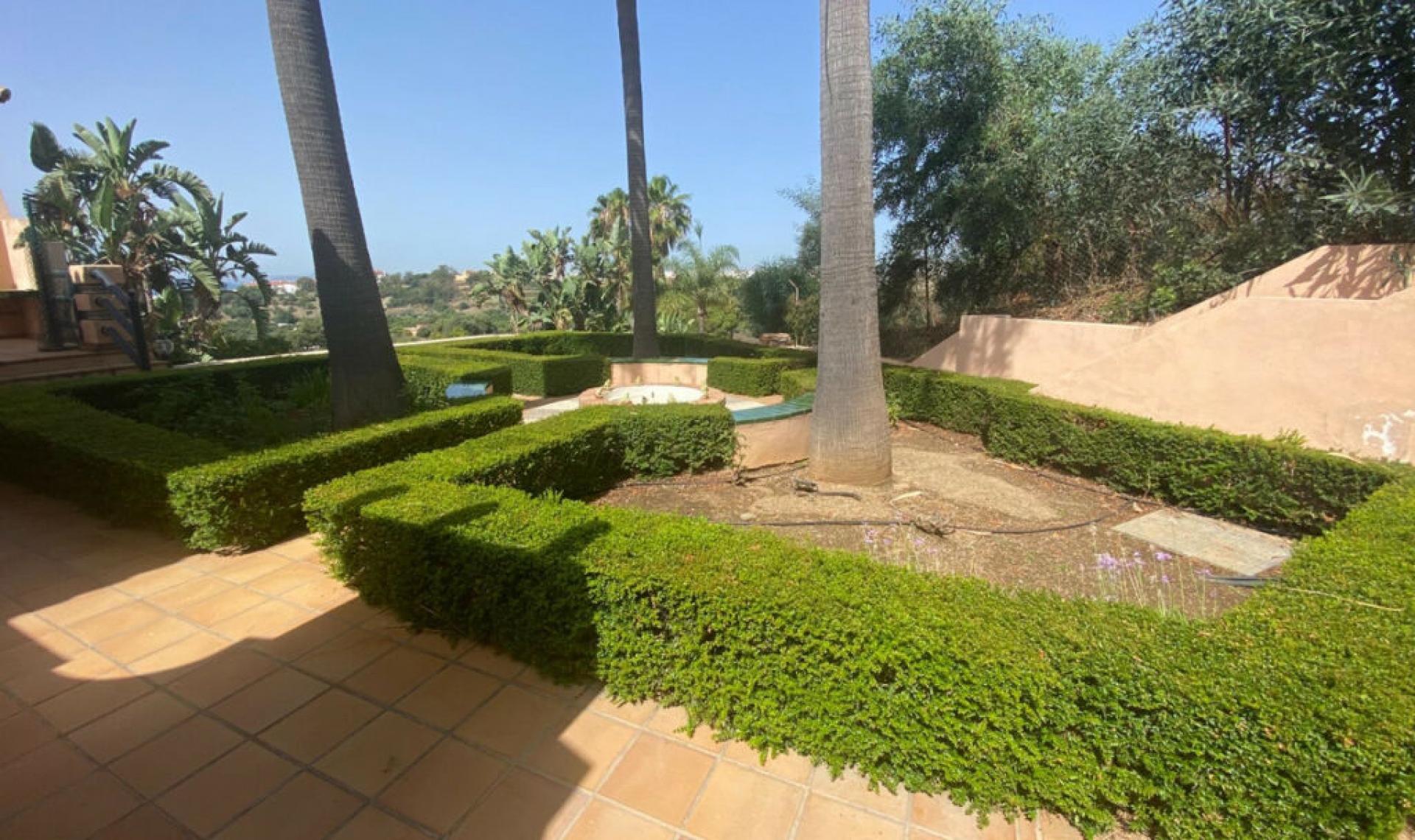 Resale - House -
La Cala