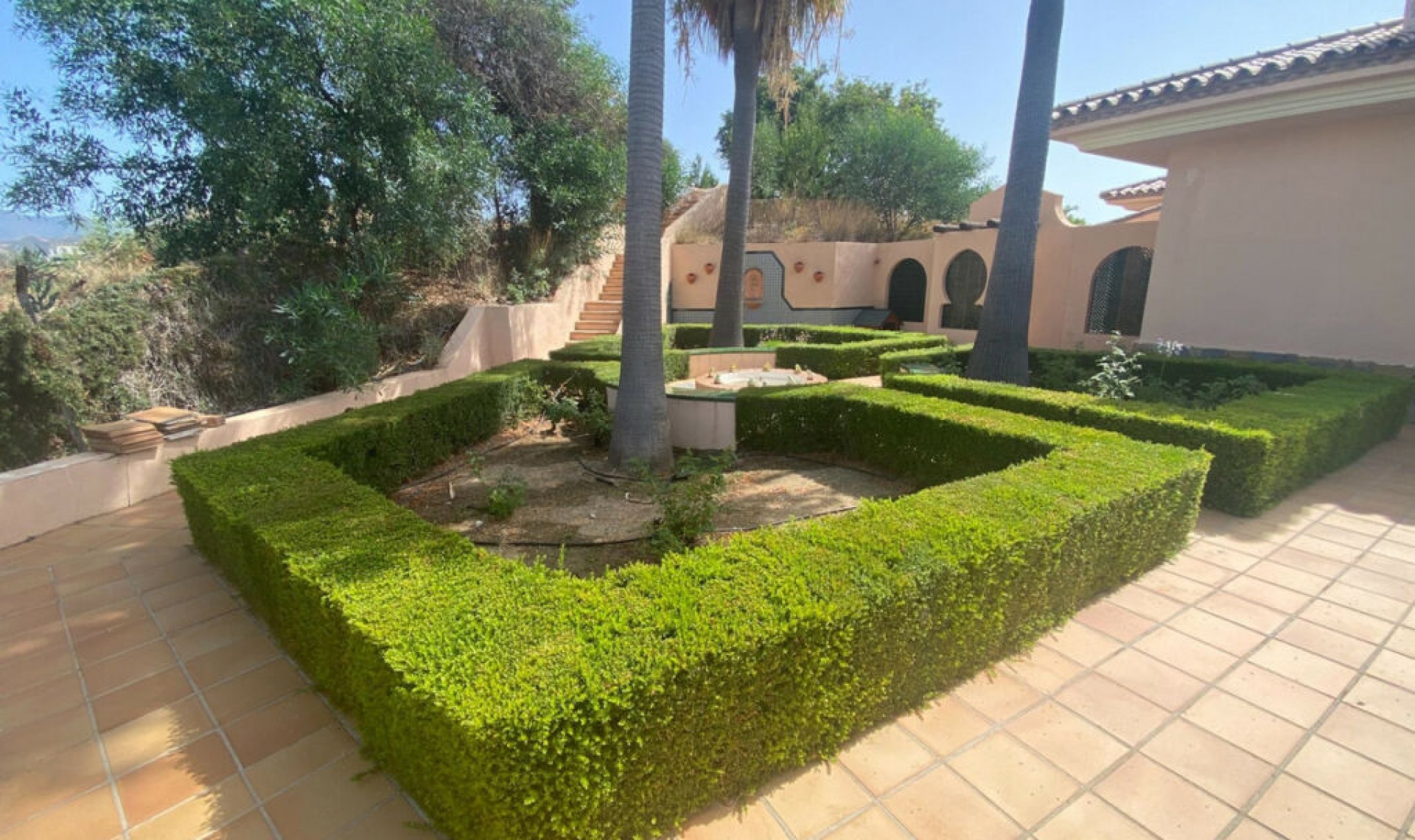 Resale - House -
La Cala