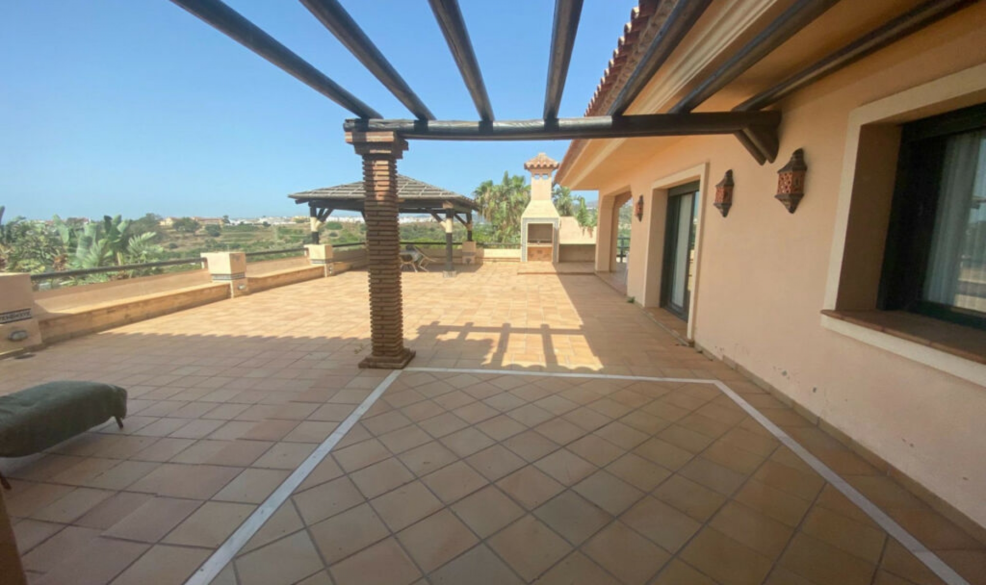 Resale - House -
La Cala