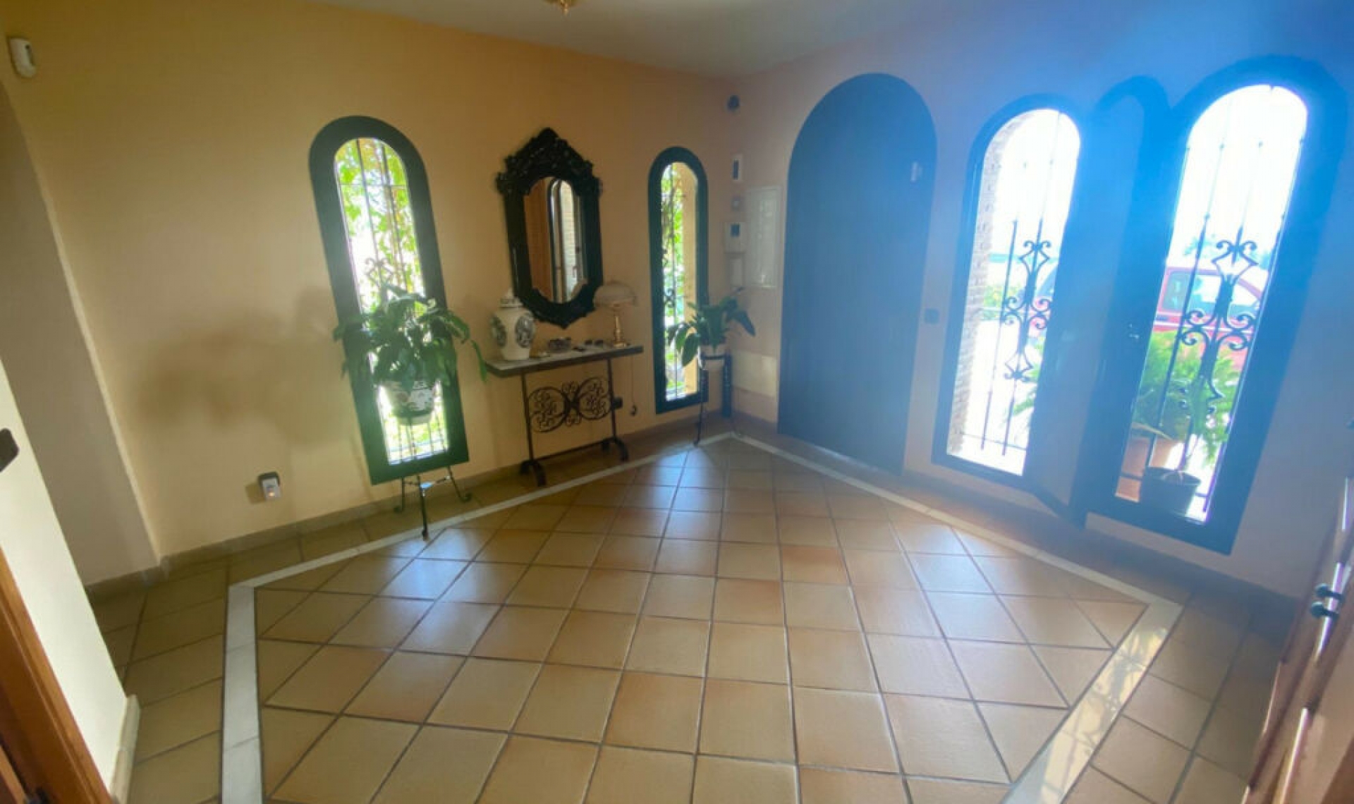 Resale - House -
La Cala