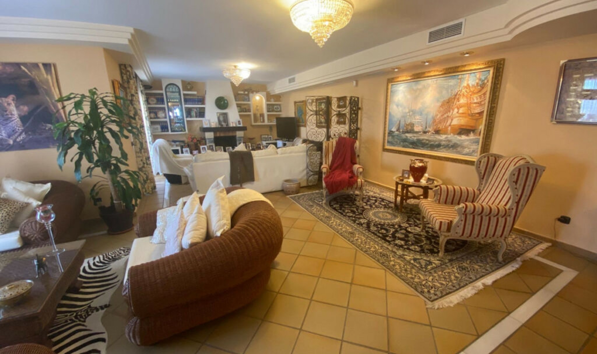 Resale - House -
La Cala