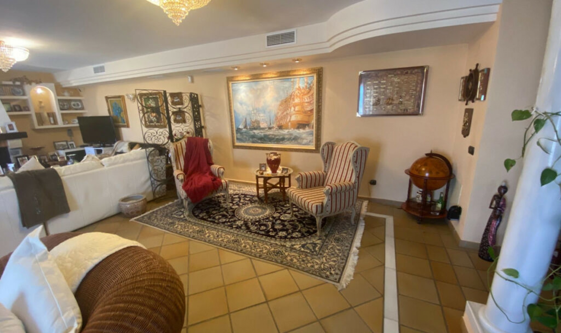 Resale - House -
La Cala