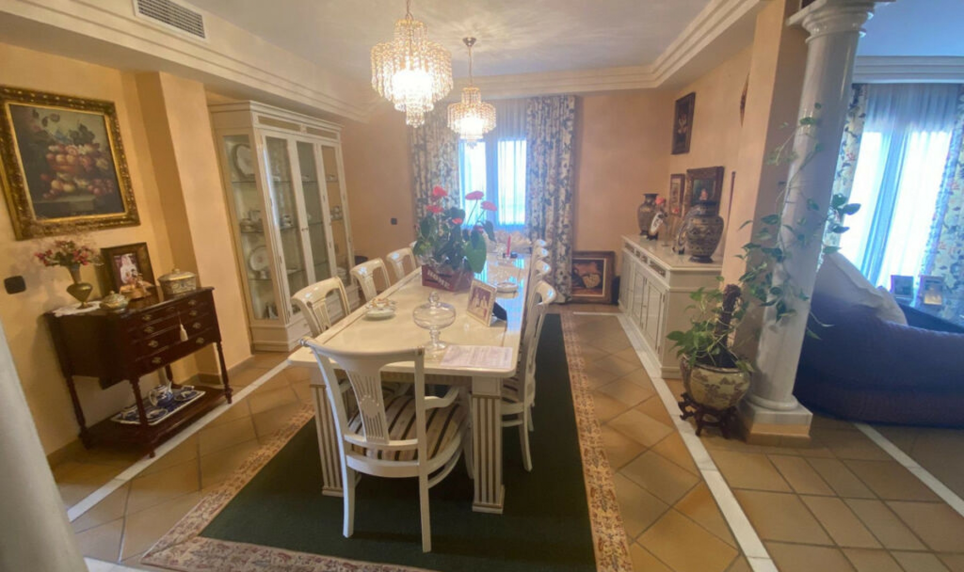 Resale - House -
La Cala