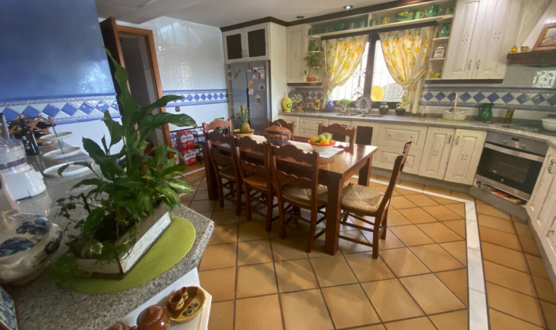 Resale - House -
La Cala