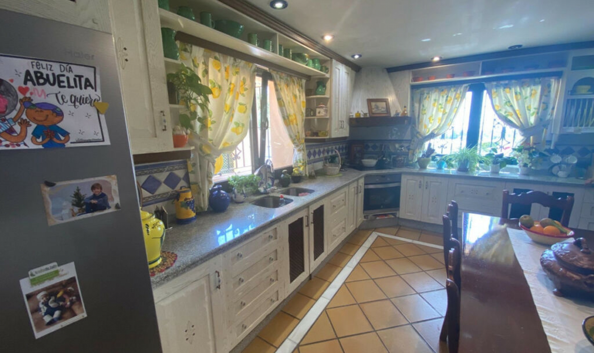 Resale - House -
La Cala