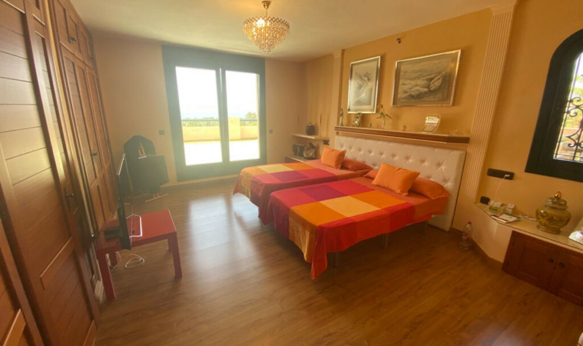 Resale - House -
La Cala