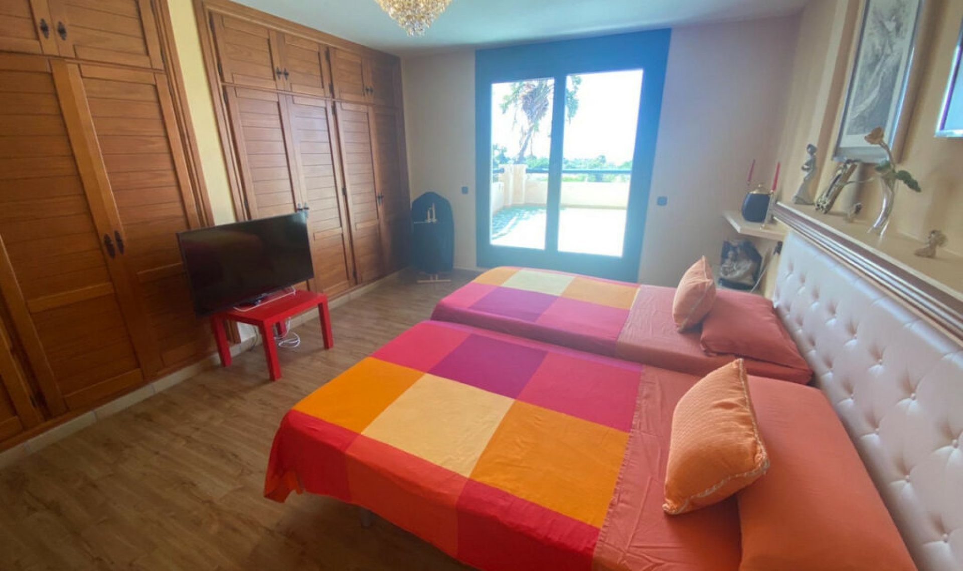 Resale - House -
La Cala