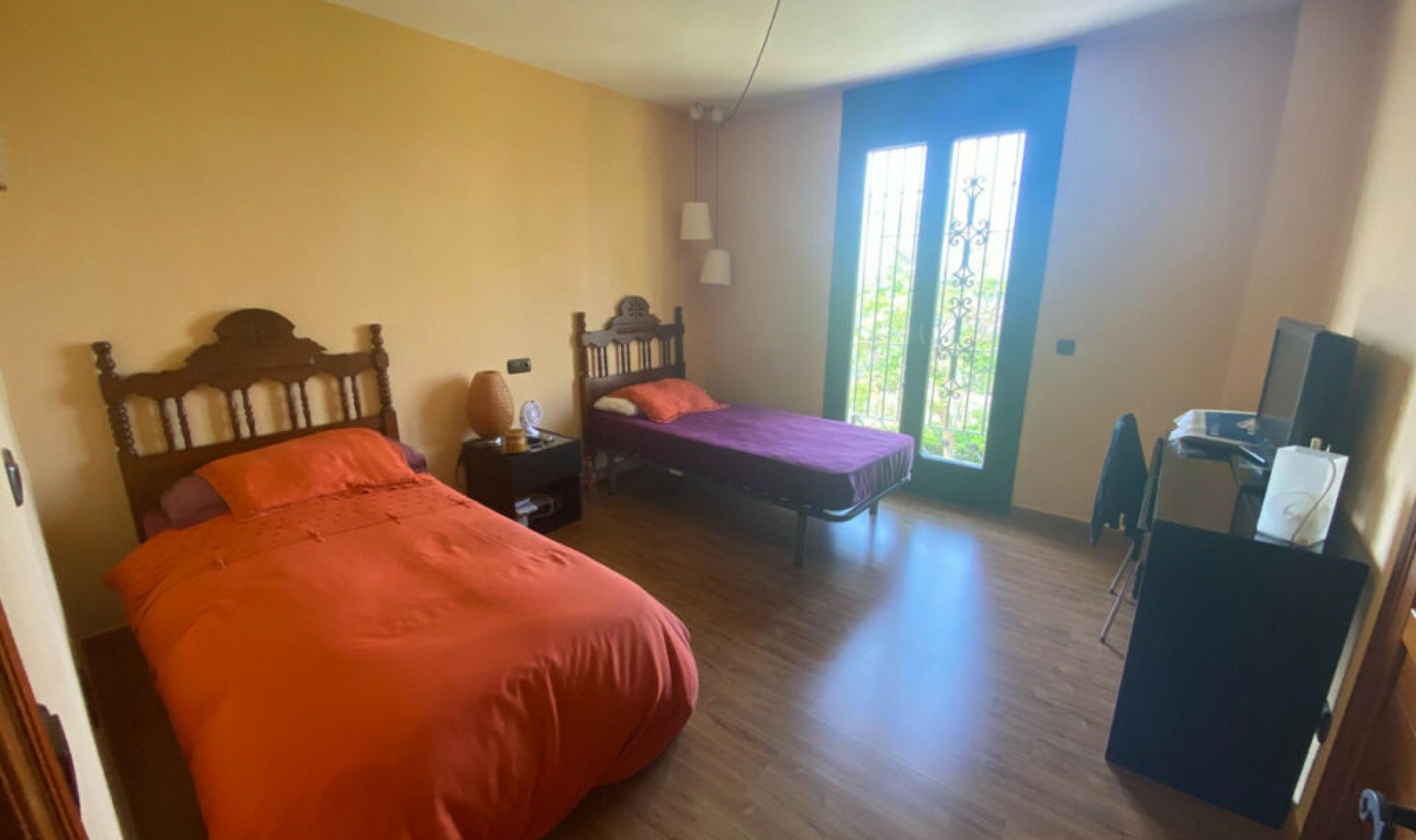 Resale - House -
La Cala