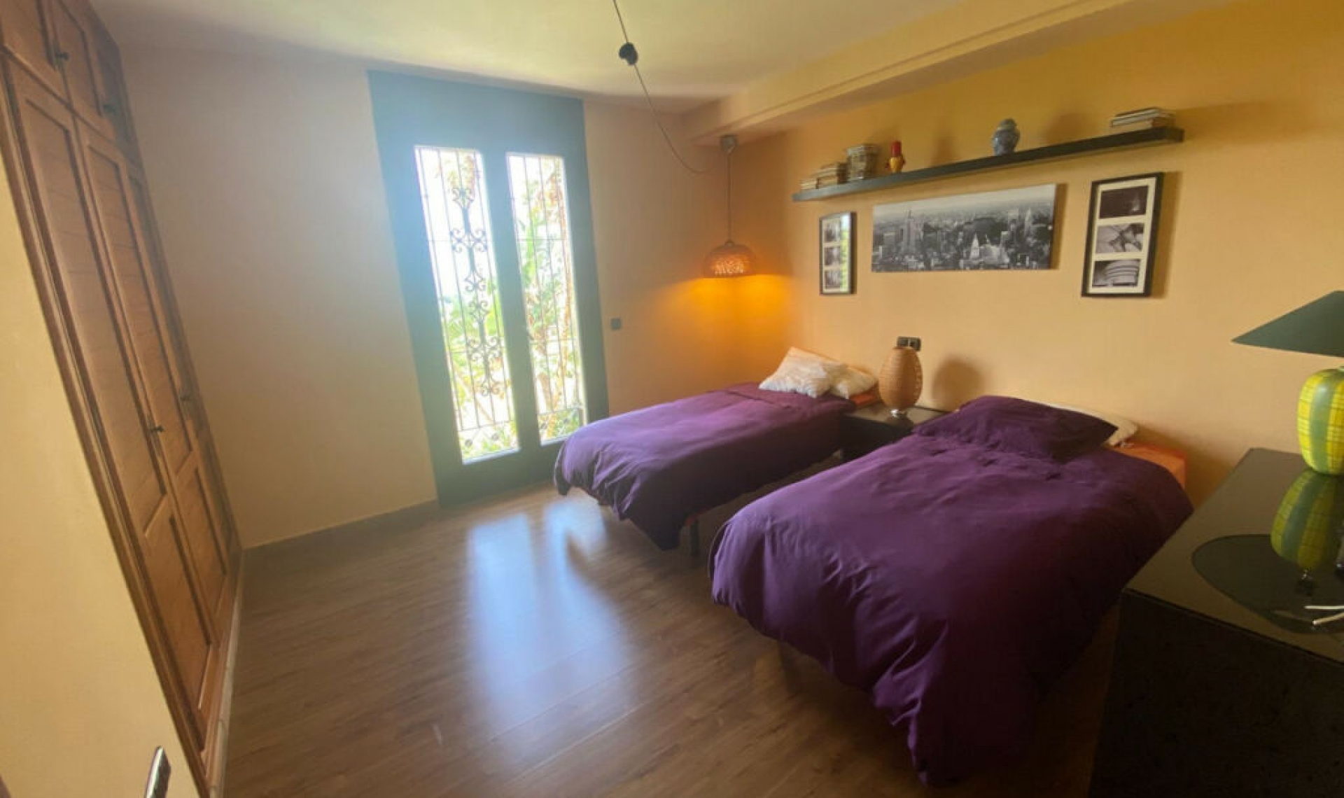 Resale - House -
La Cala