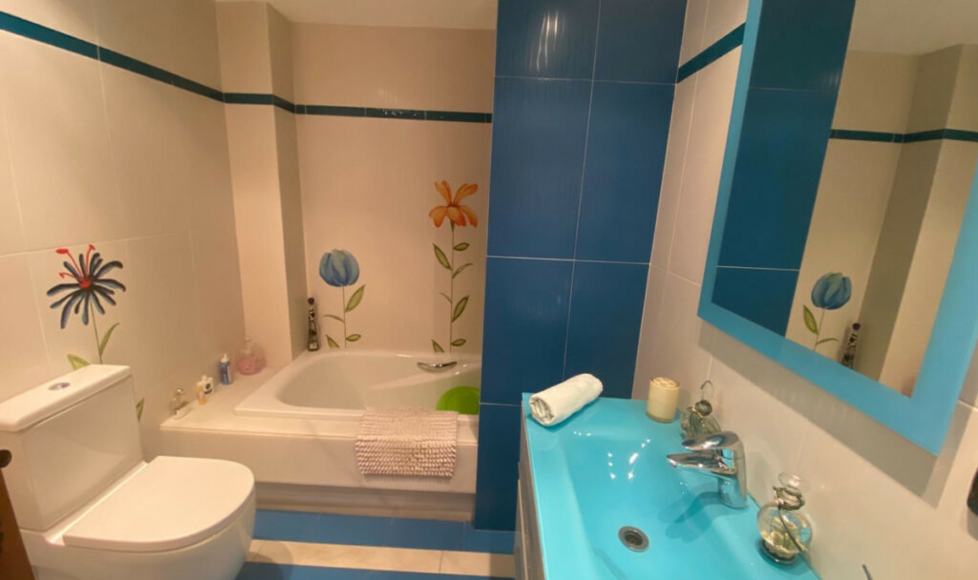 Resale - House -
La Cala