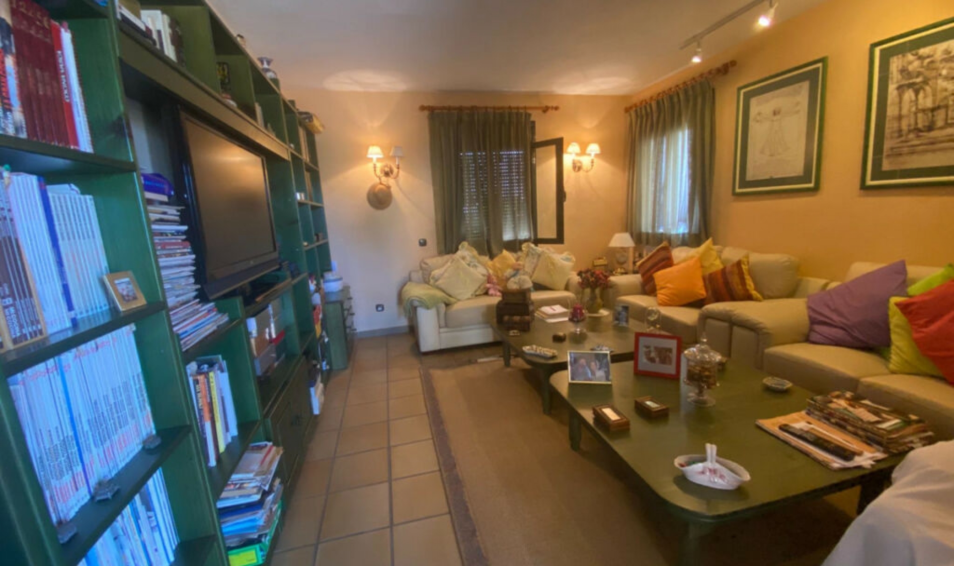 Resale - House -
La Cala