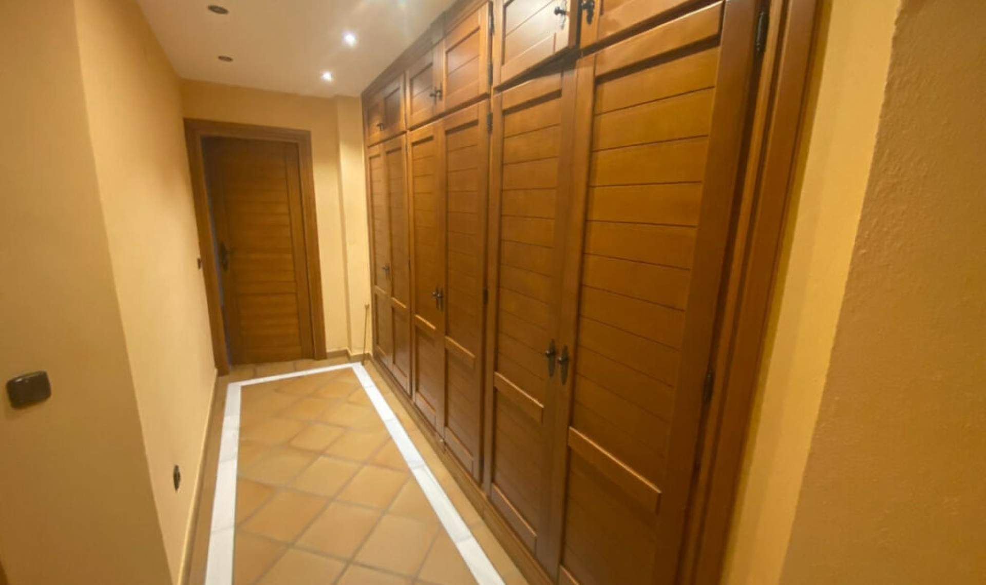 Resale - House -
La Cala