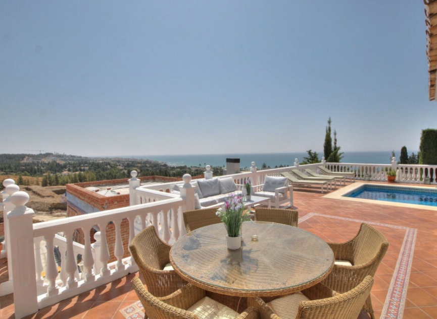 Resale - House -
La Cala