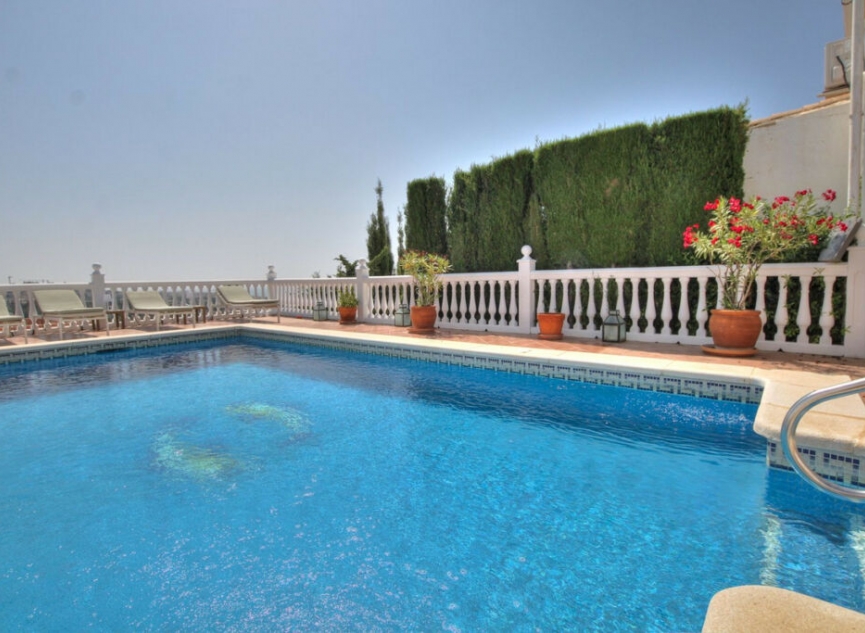 Resale - House -
La Cala