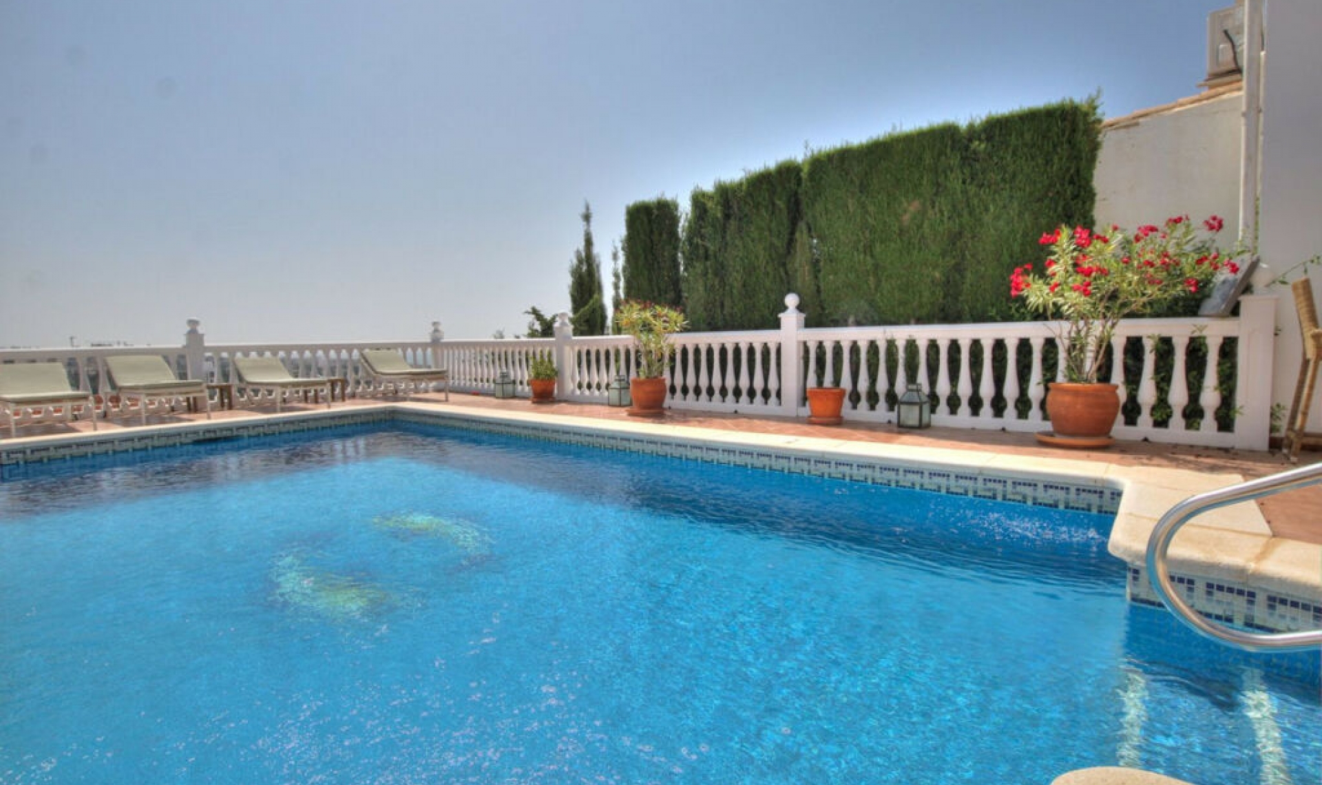 Resale - House -
La Cala