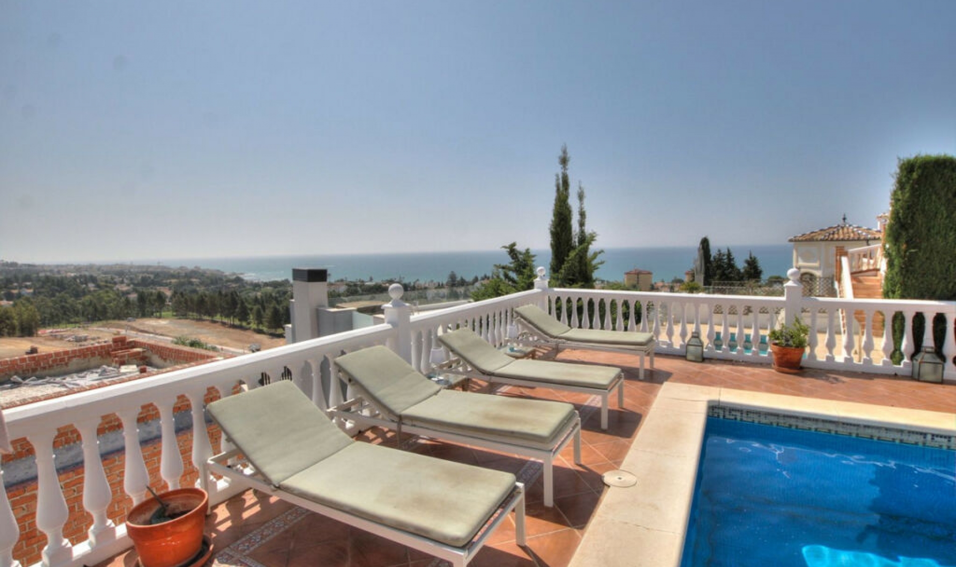 Resale - House -
La Cala