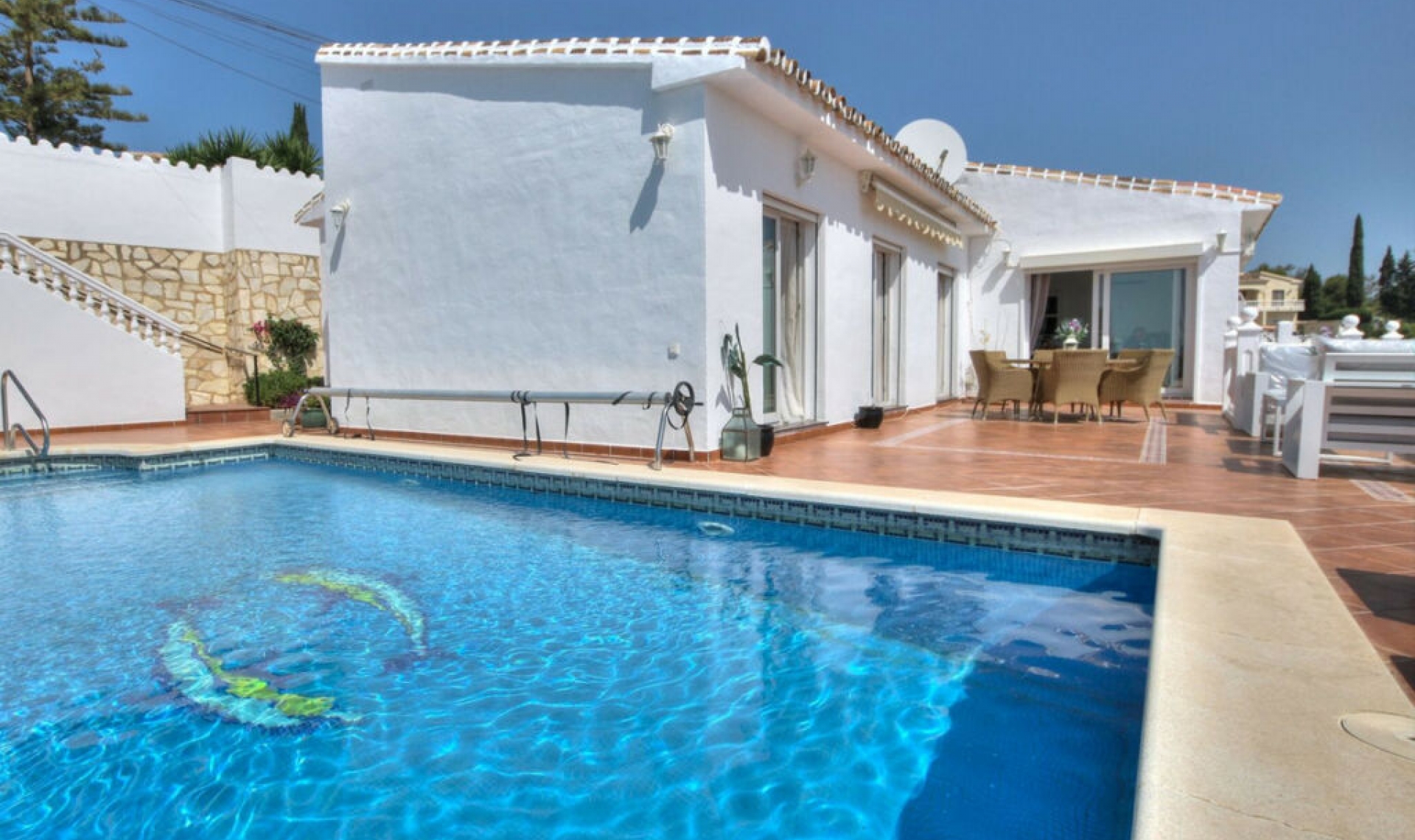 Resale - House -
La Cala