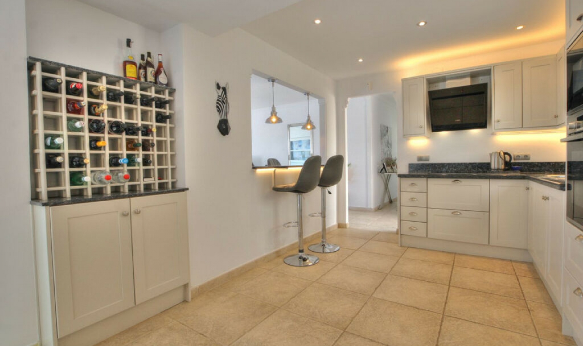 Resale - House -
La Cala