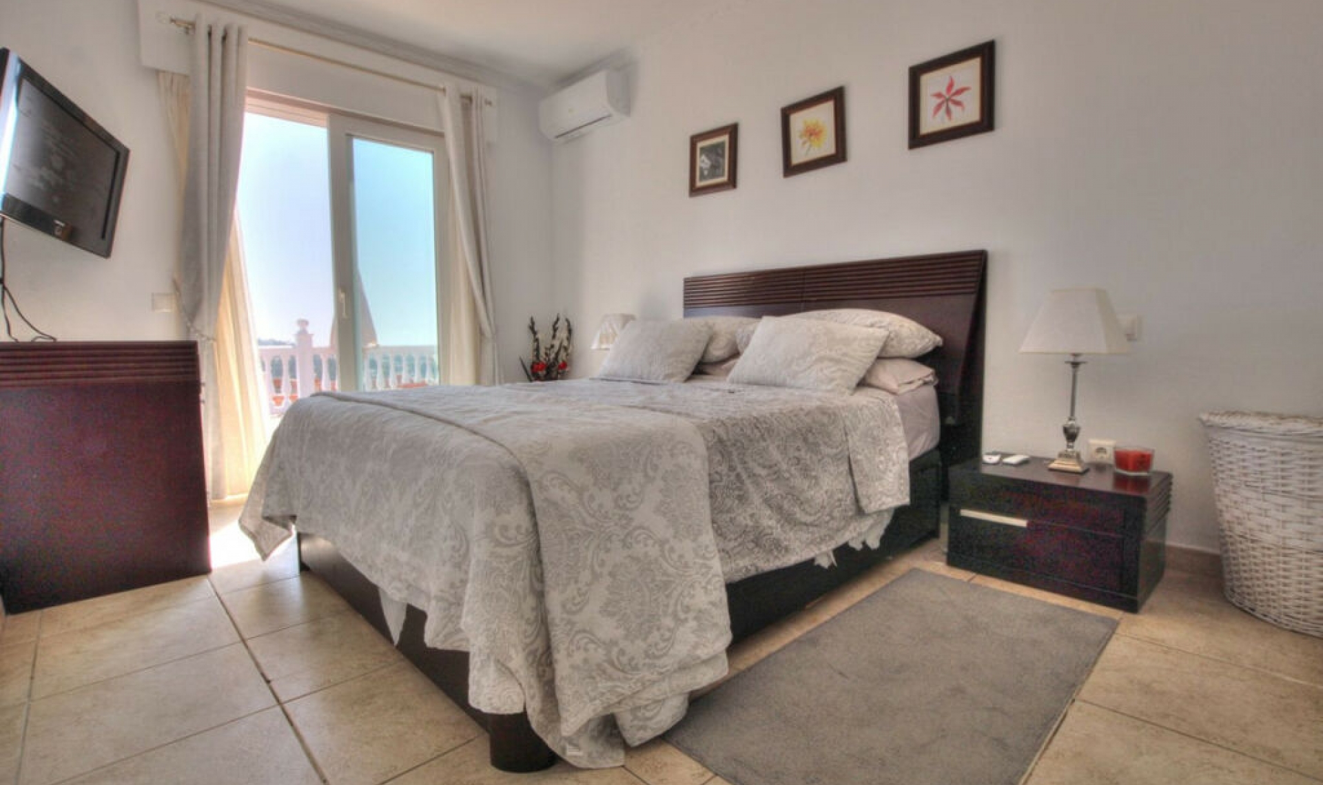 Resale - House -
La Cala
