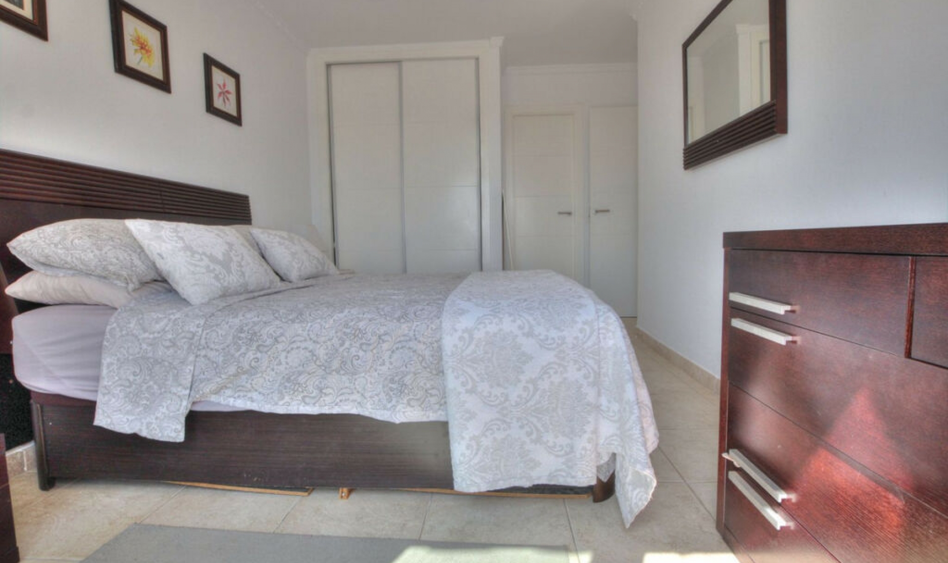 Resale - House -
La Cala