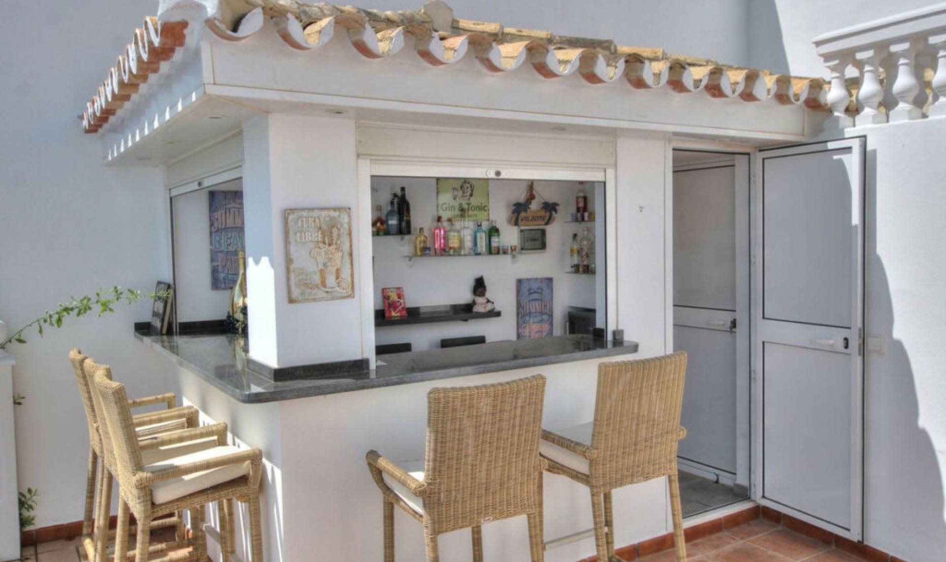 Resale - House -
La Cala