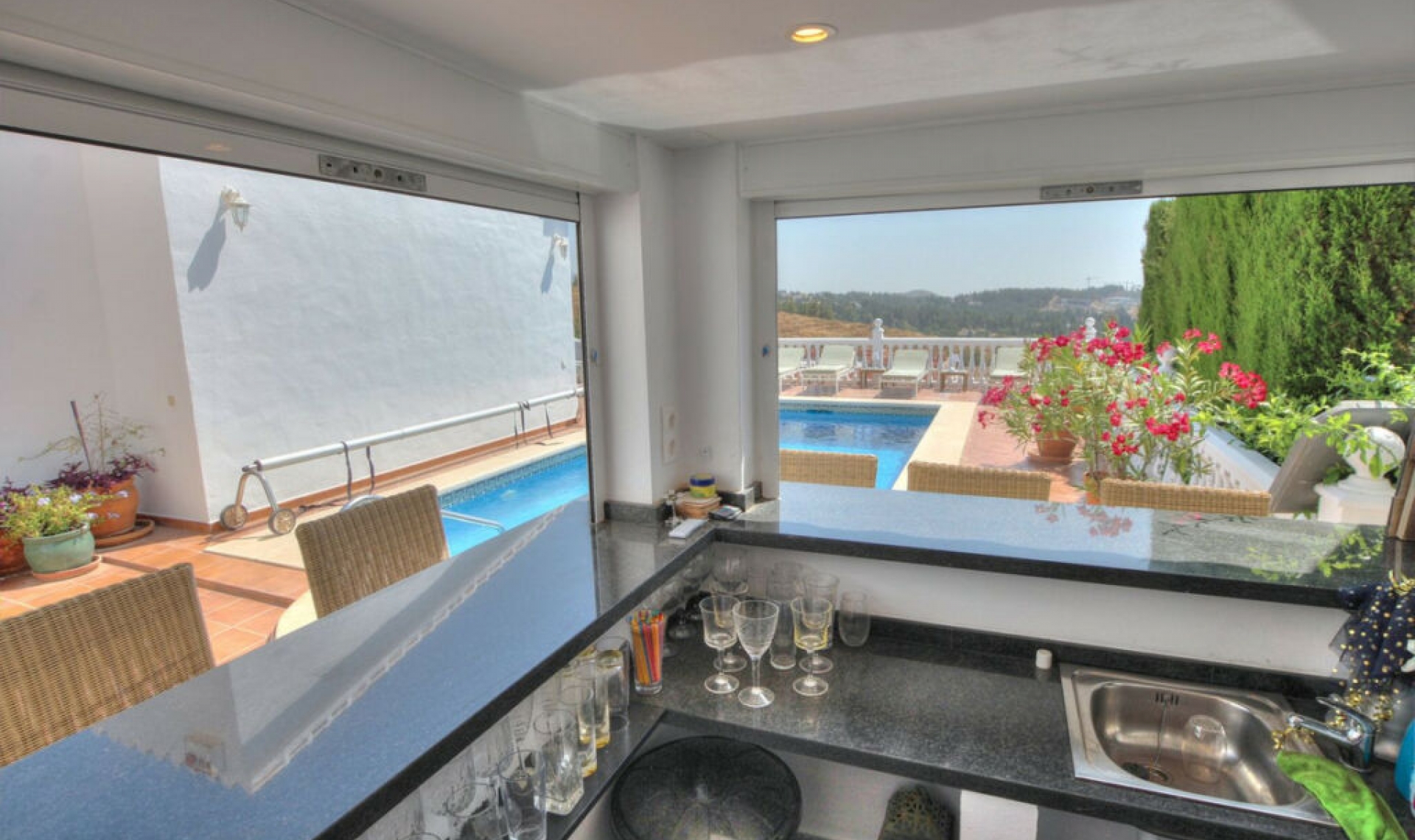 Resale - House -
La Cala