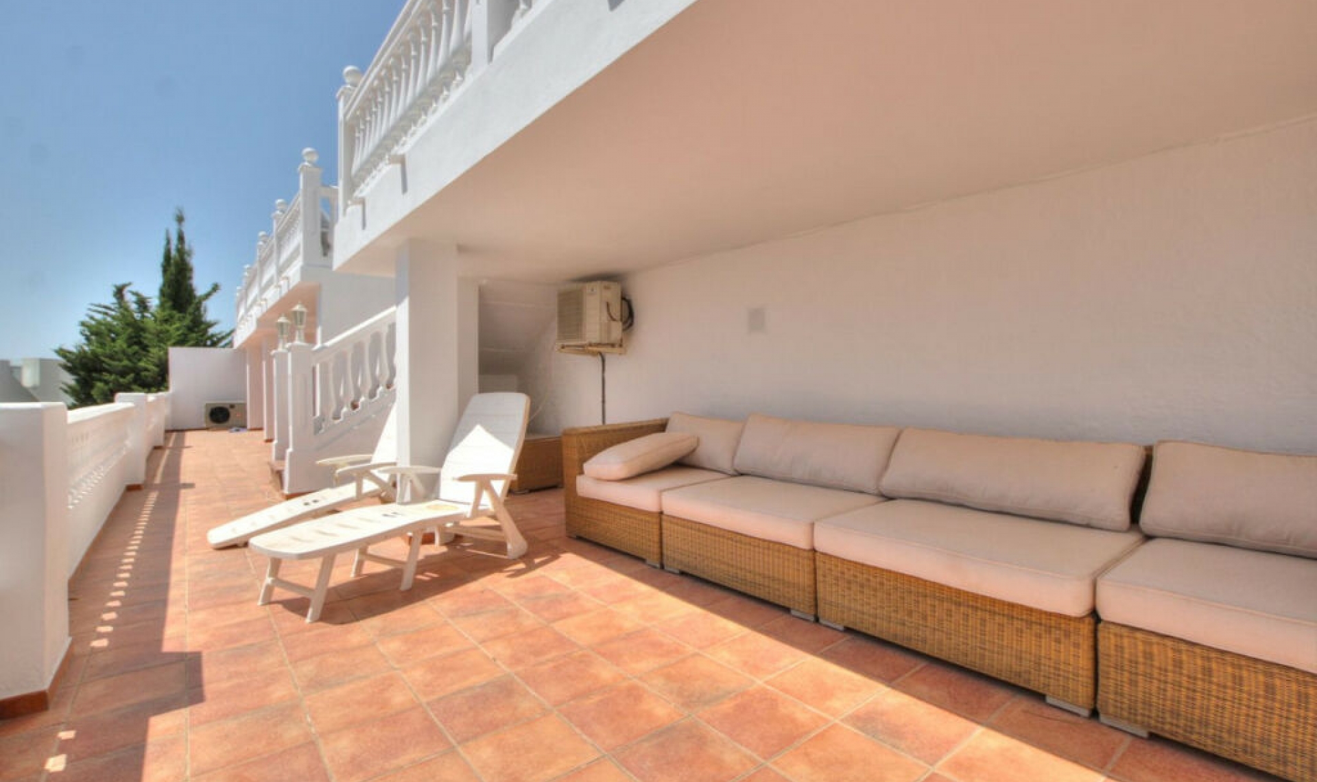 Resale - House -
La Cala