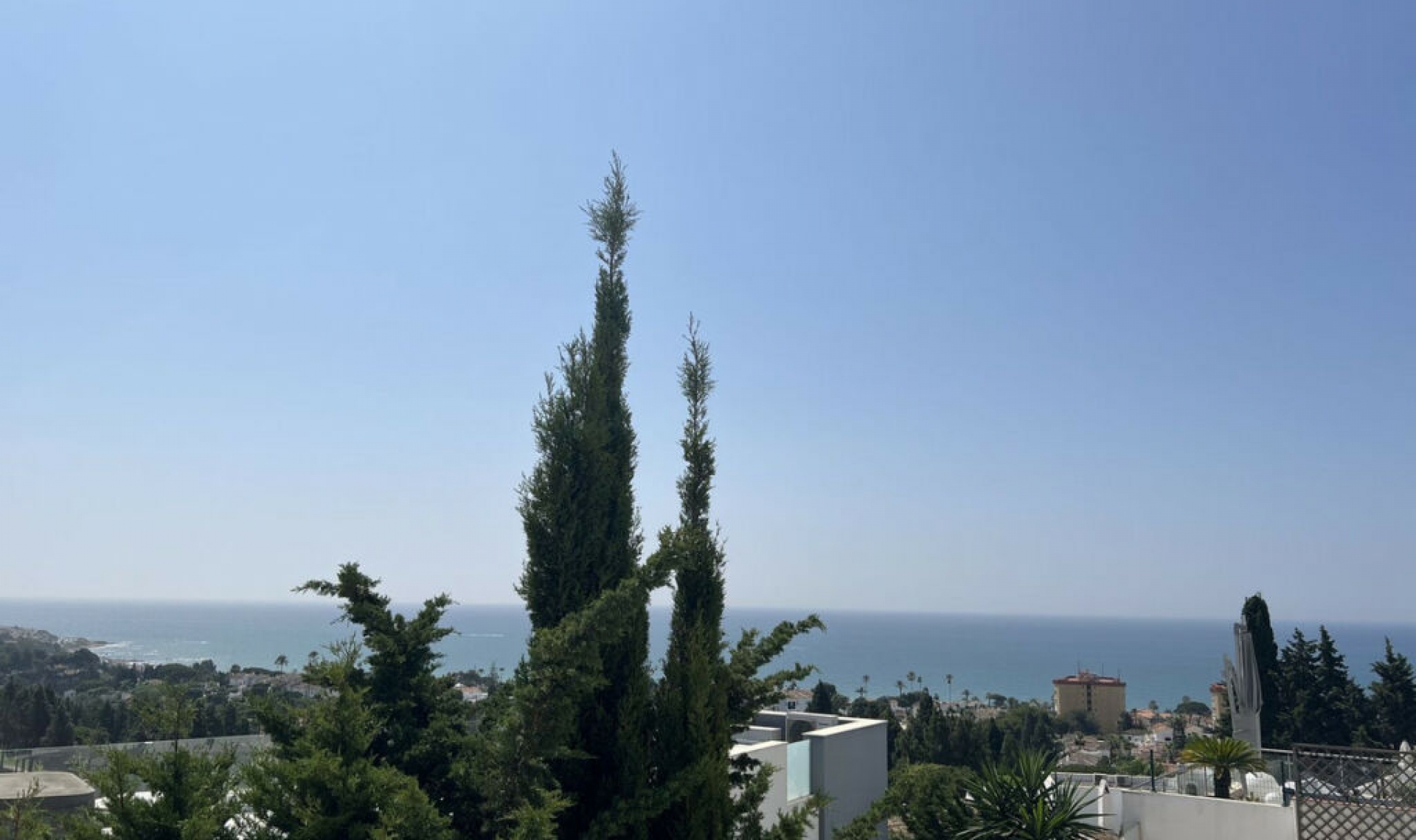 Resale - House -
La Cala