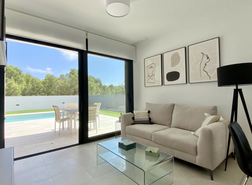Resale - House -
La Campaneta