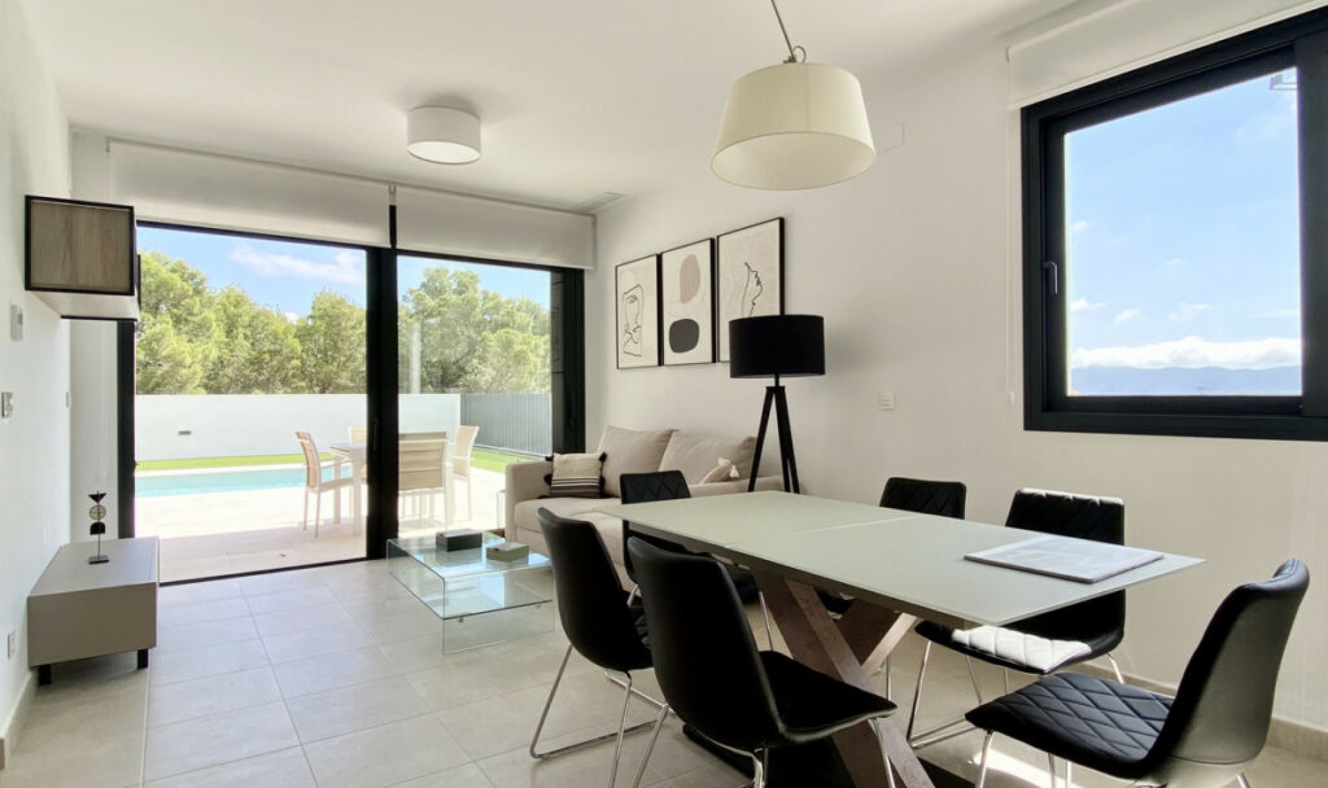 Resale - House -
La Campaneta